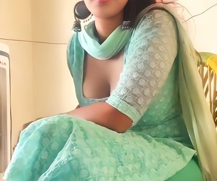 Sexy Call Girls In East of Kailash +919958043915 Vip Escorts Service